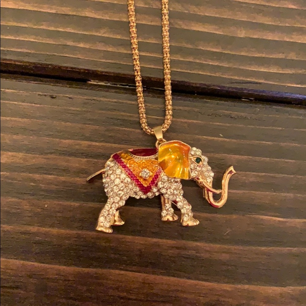 NWT 🐘 necklace